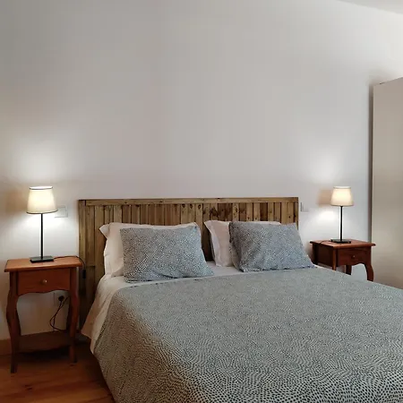 Alvorada Medieval, Al אכסניה