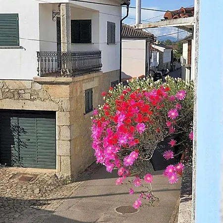 Hostel Alvorada Medieval, Al